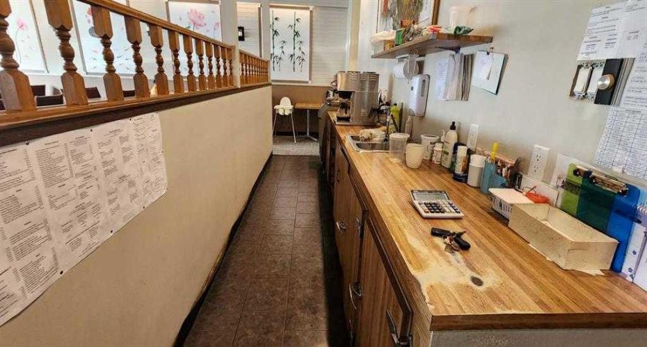 425 13 Street, Lethbridge, Alberta T1H 2S3, ,Commercial,For Lease,13,A2245413