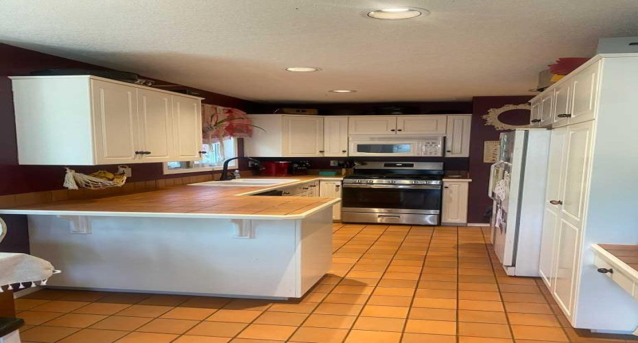 10411 109 Avenue, High Level, Alberta T0H 1Z0, 4 Bedrooms Bedrooms, ,3 BathroomsBathrooms,Residential,For Sale,109,A2245338