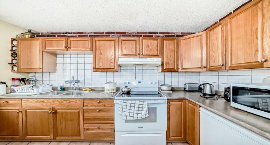 609 40 Street, Calgary, Alberta T2A 6S1, 4 Bedrooms Bedrooms, ,2 BathroomsBathrooms,Residential,For Sale,40,A2244890