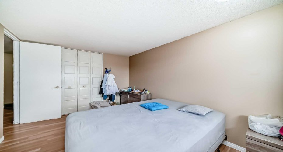 609 40 Street, Calgary, Alberta T2A 6S1, 4 Bedrooms Bedrooms, ,2 BathroomsBathrooms,Residential,For Sale,40,A2244890