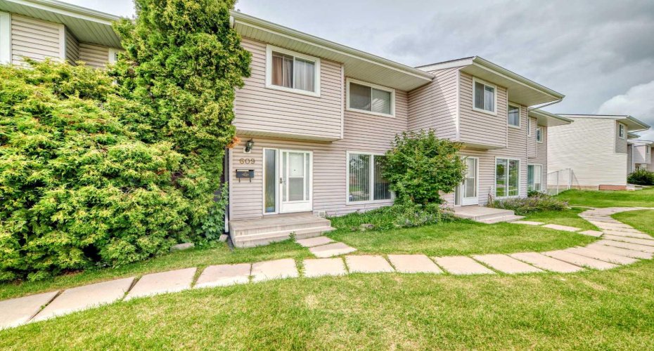 609 40 Street, Calgary, Alberta T2A 6S1, 4 Bedrooms Bedrooms, ,2 BathroomsBathrooms,Residential,For Sale,40,A2244890