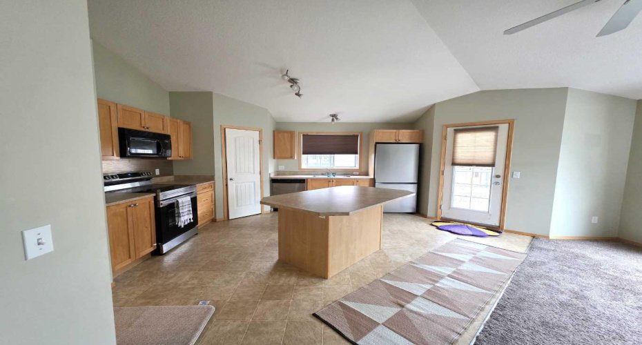 Kitchen - Newer Fridge