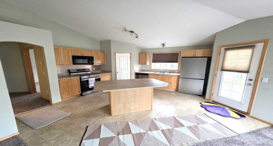 Kitchen - Newer Fridge
