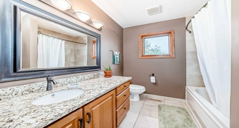 Large 4 pc bath