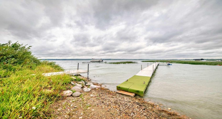 Level lakefront