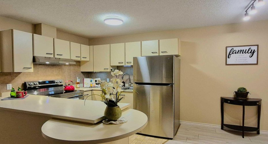 2722 EDENWOLD Heights, Calgary, Alberta T3A 3Y5, 2 Bedrooms Bedrooms, ,2 BathroomsBathrooms,Residential,For Sale,EDENWOLD,A2247296