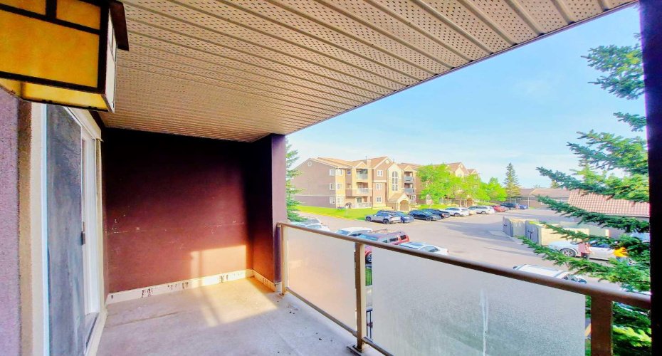 2722 EDENWOLD Heights, Calgary, Alberta T3A 3Y5, 2 Bedrooms Bedrooms, ,2 BathroomsBathrooms,Residential,For Sale,EDENWOLD,A2247296