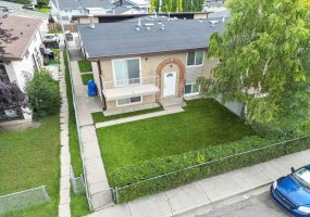 12 Huntley Close, Calgary, Alberta T2K4Z3, ,Commercial,For Sale,Huntley,A2248006