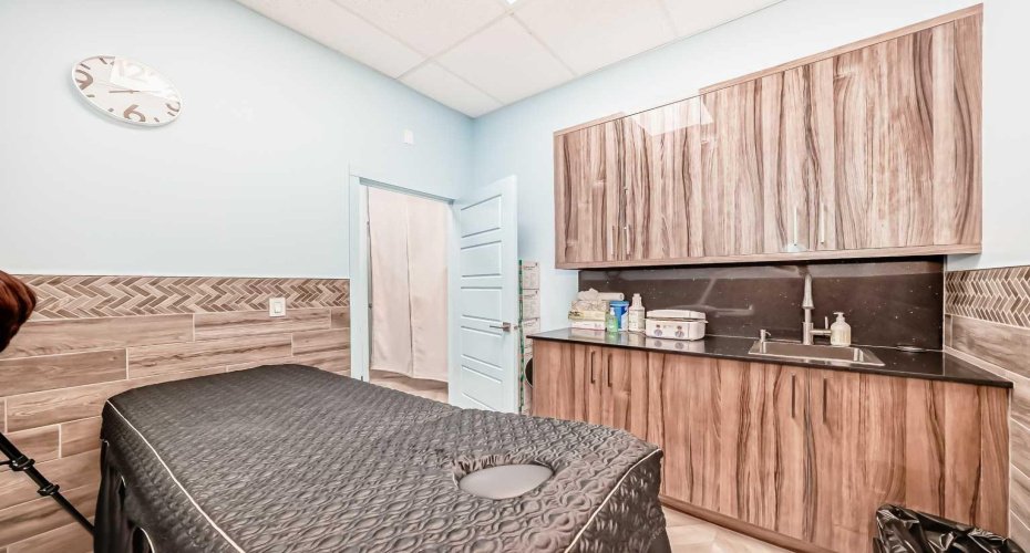 11501 Buffalo Run Boulevard, Calgary, Alberta T3T 0E4, ,Commercial,For Lease,Buffalo Run,A2248212