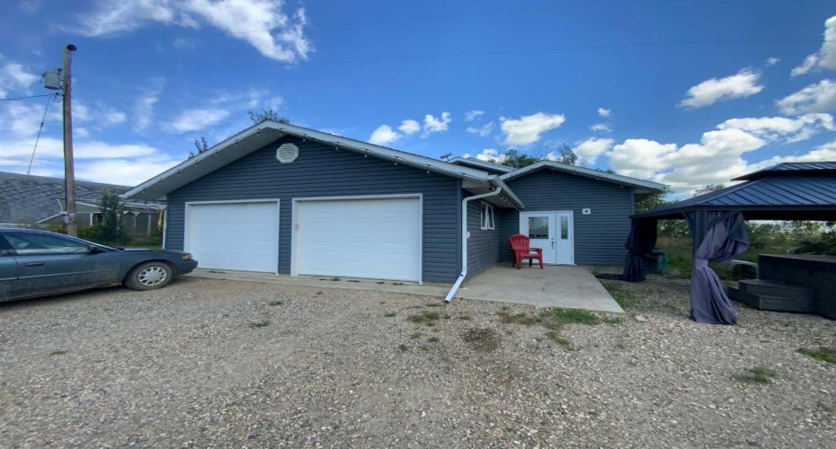 231052 330 Township, Rural Kneehill County, Alberta T0M 2C0, 2 Bedrooms Bedrooms, ,2 BathroomsBathrooms,Residential,For Sale,330,A2248296