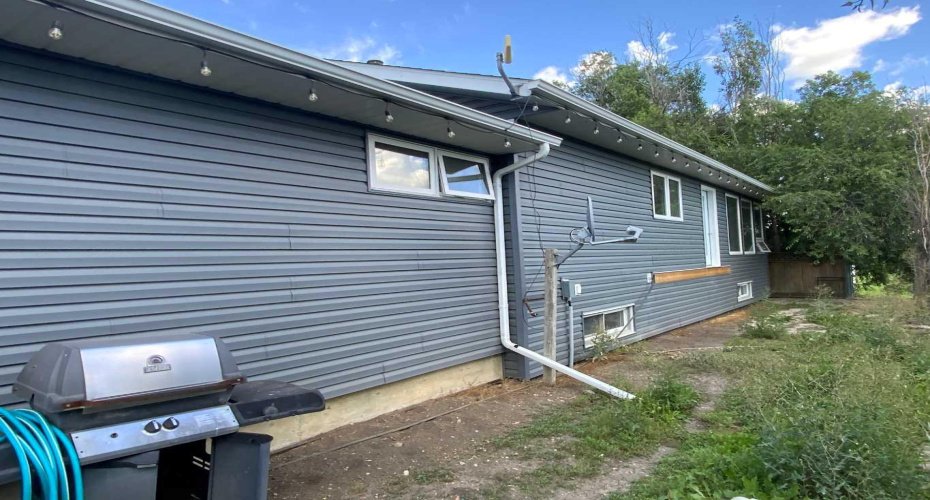 231052 330 Township, Rural Kneehill County, Alberta T0M 2C0, 2 Bedrooms Bedrooms, ,2 BathroomsBathrooms,Residential,For Sale,330,A2248296