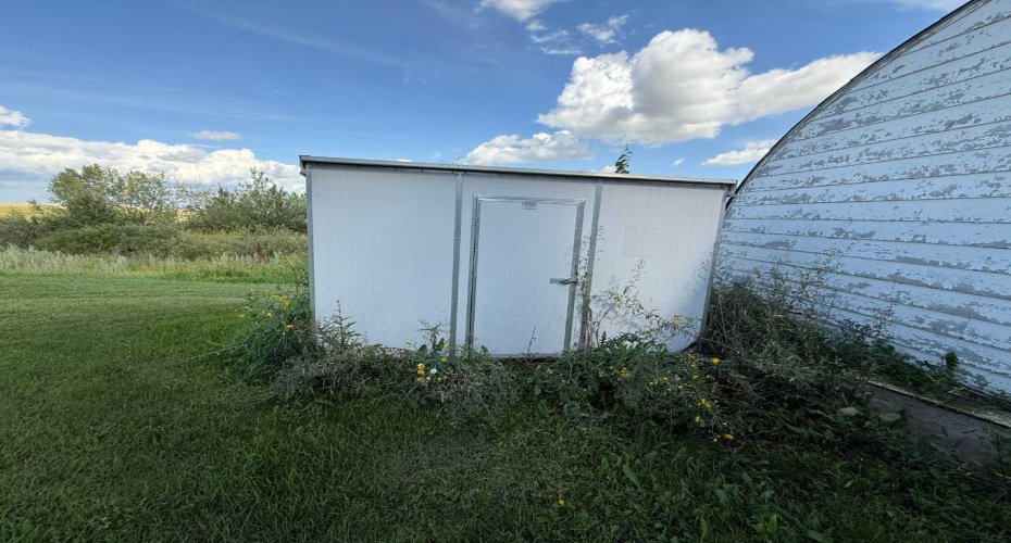 231052 330 Township, Rural Kneehill County, Alberta T0M 2C0, 2 Bedrooms Bedrooms, ,2 BathroomsBathrooms,Residential,For Sale,330,A2248296