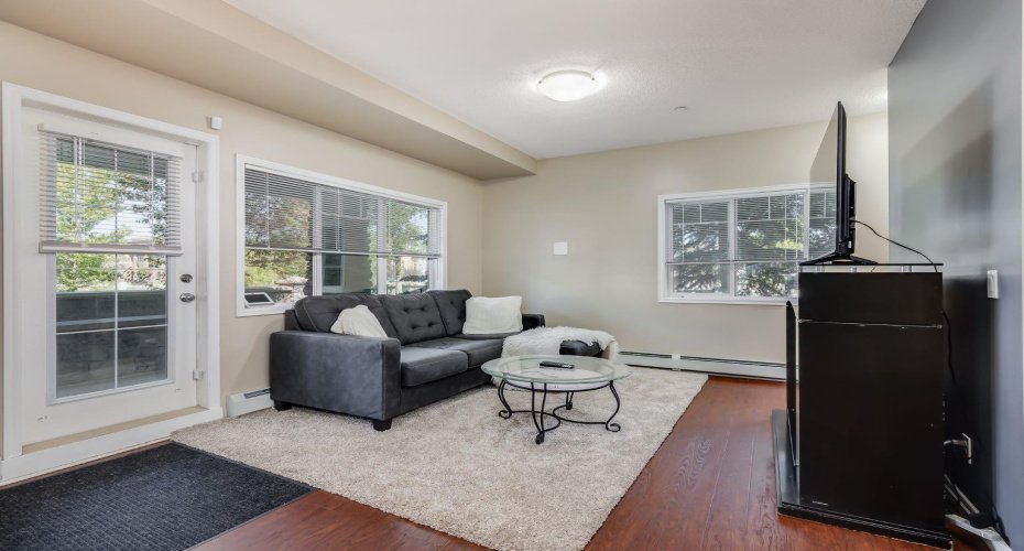 4 Kingsland Close, Airdrie, Alberta T4A 0J3, 2 Bedrooms Bedrooms, ,2 BathroomsBathrooms,Residential,For Sale,Kingsland,A2248790