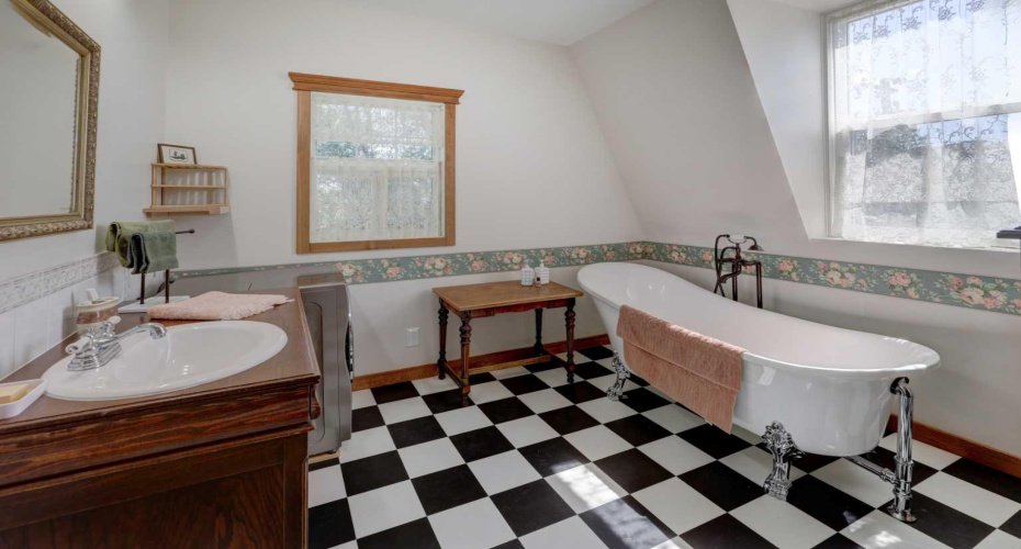 1507 2 Avenue, Drumheller, Alberta T0J 0Y1, 3 Bedrooms Bedrooms, ,4 BathroomsBathrooms,Residential,For Sale,2 Avenue,A2245989
