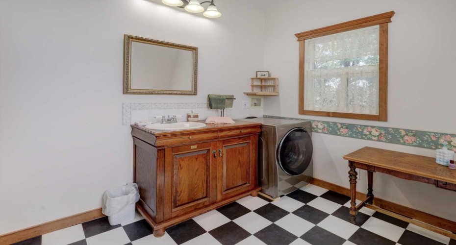1507 2 Avenue, Drumheller, Alberta T0J 0Y1, 3 Bedrooms Bedrooms, ,4 BathroomsBathrooms,Residential,For Sale,2 Avenue,A2245989