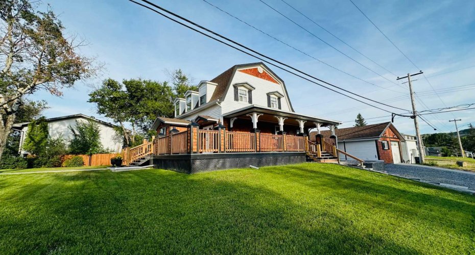 1507 2 Avenue, Drumheller, Alberta T0J 0Y1, 3 Bedrooms Bedrooms, ,4 BathroomsBathrooms,Residential,For Sale,2 Avenue,A2245989