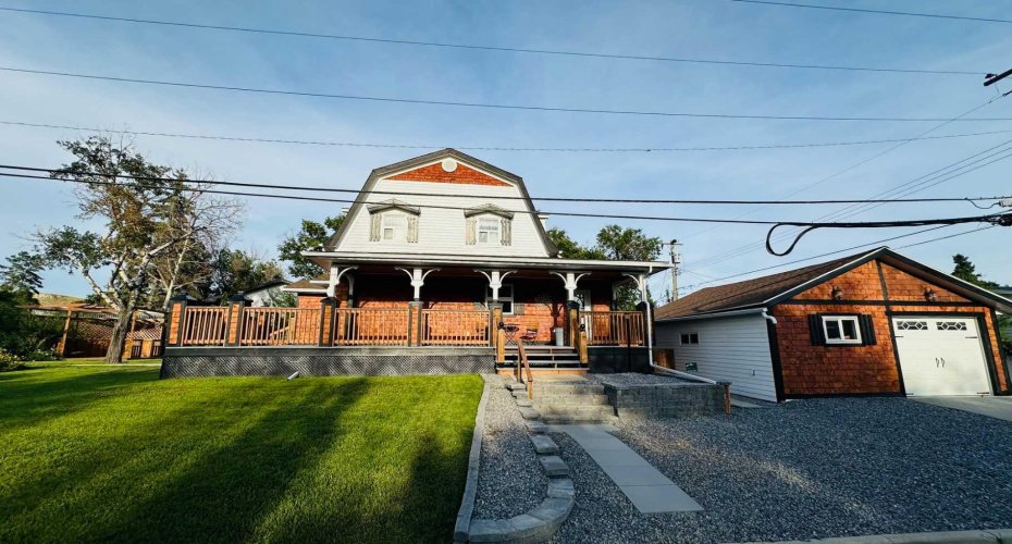 1507 2 Avenue, Drumheller, Alberta T0J 0Y1, 3 Bedrooms Bedrooms, ,4 BathroomsBathrooms,Residential,For Sale,2 Avenue,A2245989
