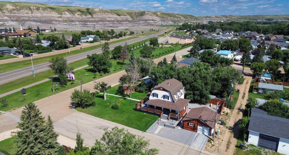 1507 2 Avenue, Drumheller, Alberta T0J 0Y1, 3 Bedrooms Bedrooms, ,4 BathroomsBathrooms,Residential,For Sale,2 Avenue,A2245989