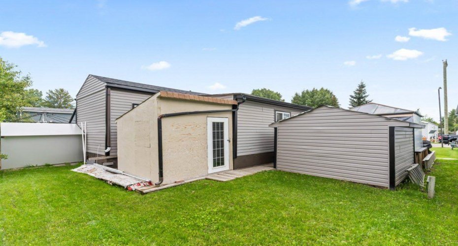 6220 17 Avenue, Calgary, Alberta T2A 0W6, 3 Bedrooms Bedrooms, ,1 BathroomBathrooms,Mobile,For Sale,17,A2249224