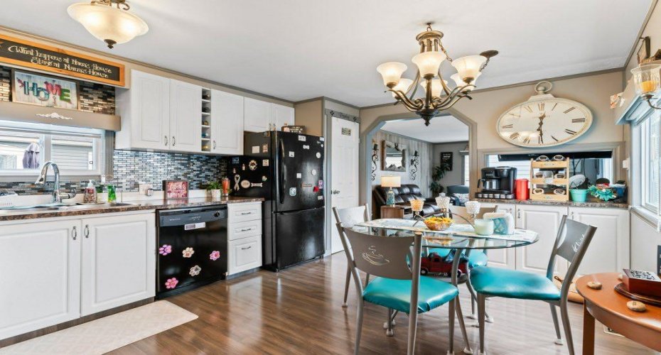 6220 17 Avenue, Calgary, Alberta T2A 0W6, 3 Bedrooms Bedrooms, ,1 BathroomBathrooms,Mobile,For Sale,17,A2249224