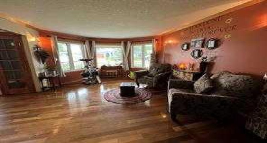 302 8 Avenue, Fox Creek, Alberta T0H 1P0, 6 Bedrooms Bedrooms, ,5 BathroomsBathrooms,Residential,For Sale,8,A2238886