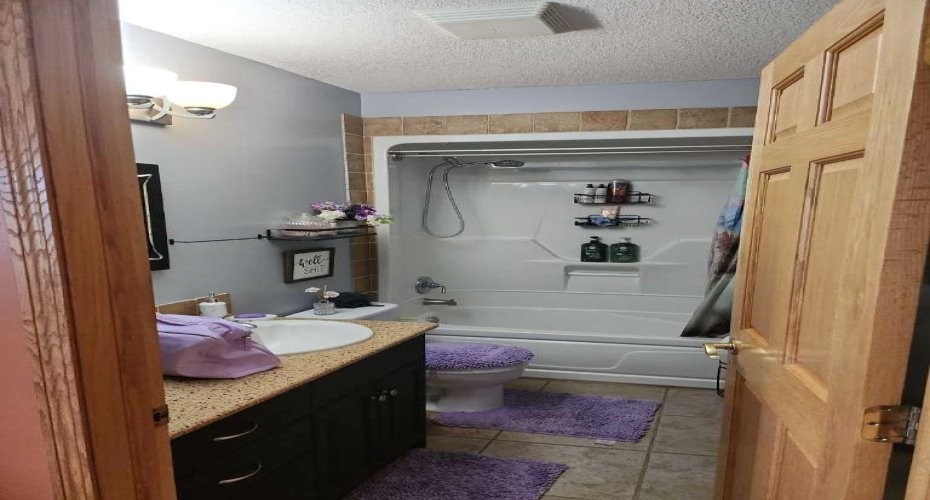 302 8 Avenue, Fox Creek, Alberta T0H 1P0, 6 Bedrooms Bedrooms, ,5 BathroomsBathrooms,Residential,For Sale,8,A2238886