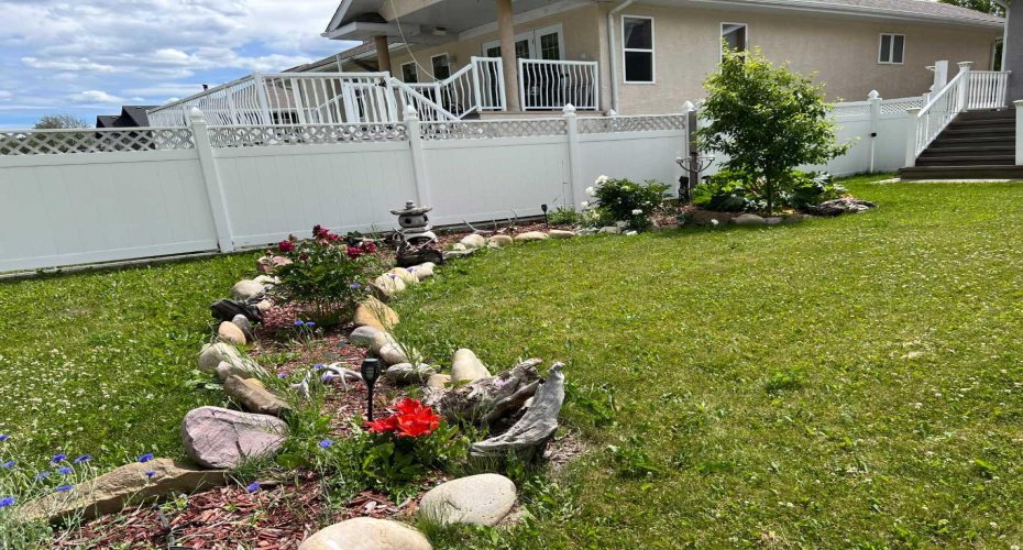 302 8 Avenue, Fox Creek, Alberta T0H 1P0, 6 Bedrooms Bedrooms, ,5 BathroomsBathrooms,Residential,For Sale,8,A2238886