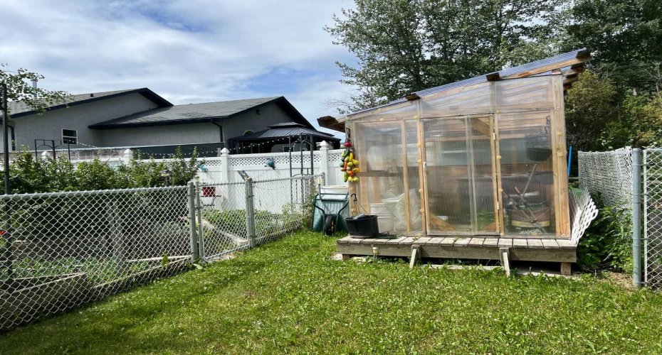 302 8 Avenue, Fox Creek, Alberta T0H 1P0, 6 Bedrooms Bedrooms, ,5 BathroomsBathrooms,Residential,For Sale,8,A2238886