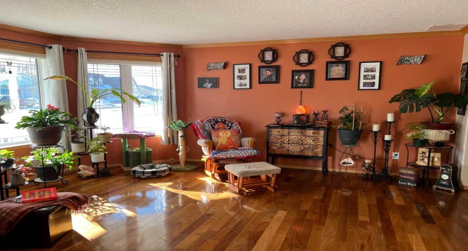 302 8 Avenue, Fox Creek, Alberta T0H 1P0, 6 Bedrooms Bedrooms, ,5 BathroomsBathrooms,Residential,For Sale,8,A2238886