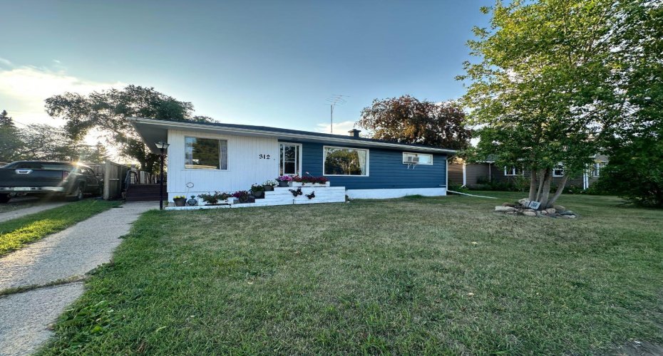 312 Main Street, Maidstone, Saskatchewan S0M 1M0, 3 Bedrooms Bedrooms, ,2 BathroomsBathrooms,Residential,For Sale,Main,A2250204