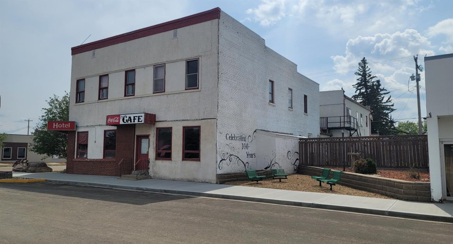 4918 50 Avenue, Castor, Alberta T0C0X0, ,Commercial,For Sale,COSMOPOLITAN HOTEL,50,A2249801