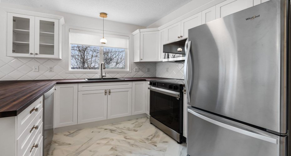 7451 Springbank Boulevard, Calgary, Alberta T3H4K5, 2 Bedrooms Bedrooms, ,2 BathroomsBathrooms,Residential,For Sale,Springbank,A2250493