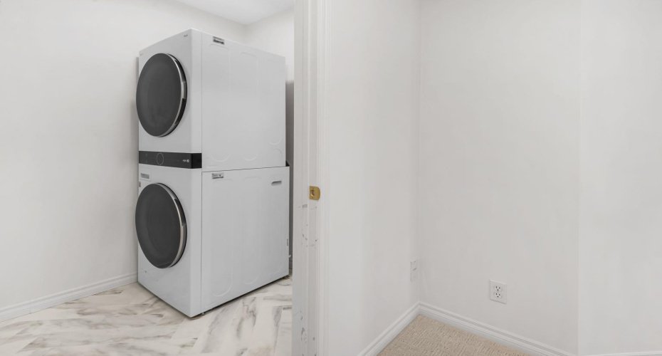 7451 Springbank Boulevard, Calgary, Alberta T3H4K5, 2 Bedrooms Bedrooms, ,2 BathroomsBathrooms,Residential,For Sale,Springbank,A2250493