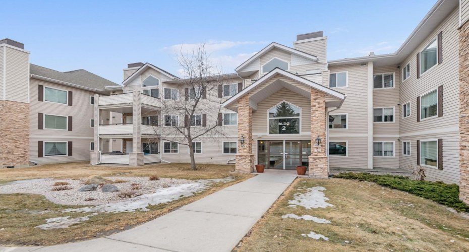 7451 Springbank Boulevard, Calgary, Alberta T3H4K5, 2 Bedrooms Bedrooms, ,2 BathroomsBathrooms,Residential,For Sale,Springbank,A2250493