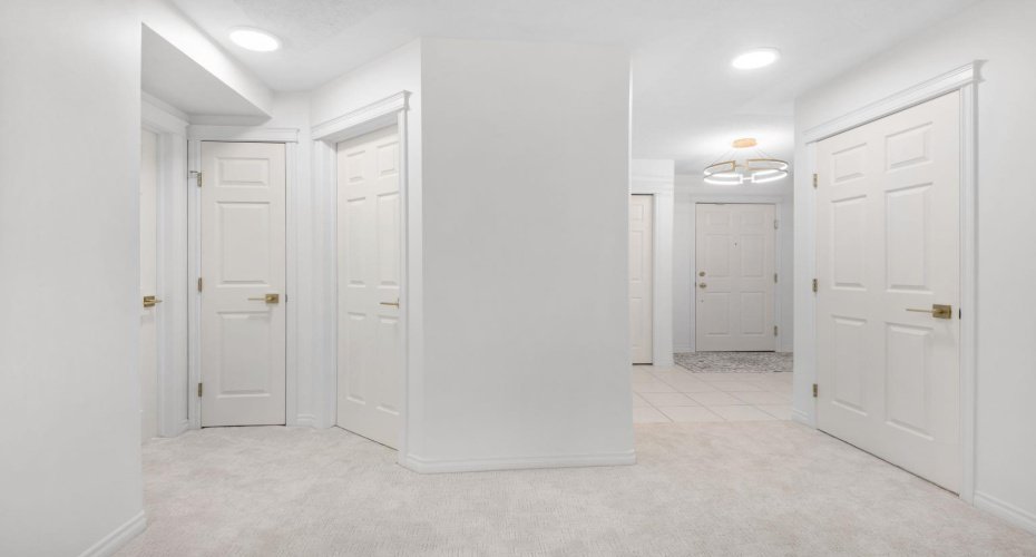 7451 Springbank Boulevard, Calgary, Alberta T3H4K5, 2 Bedrooms Bedrooms, ,2 BathroomsBathrooms,Residential,For Sale,Springbank,A2250493