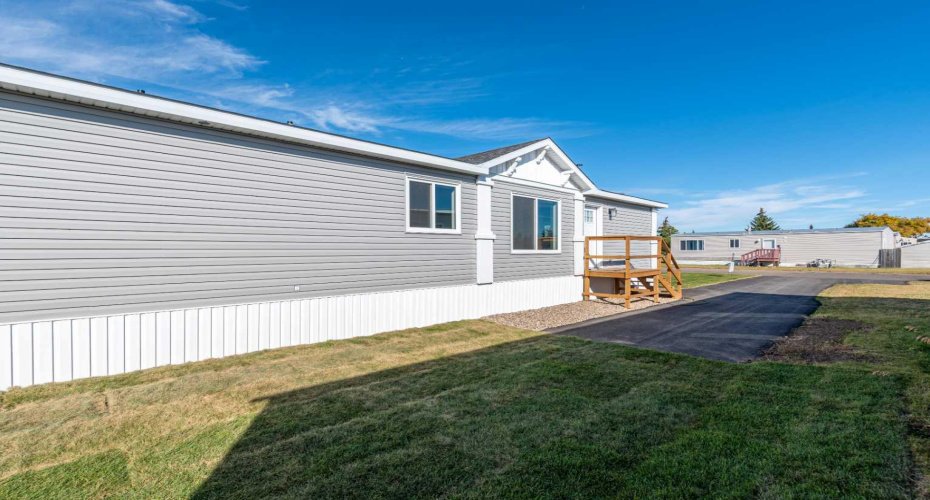 5308 57 Street, Lloydminster, Alberta T9V 2A3, 3 Bedrooms Bedrooms, ,2 BathroomsBathrooms,Mobile,For Sale,57,A2250866