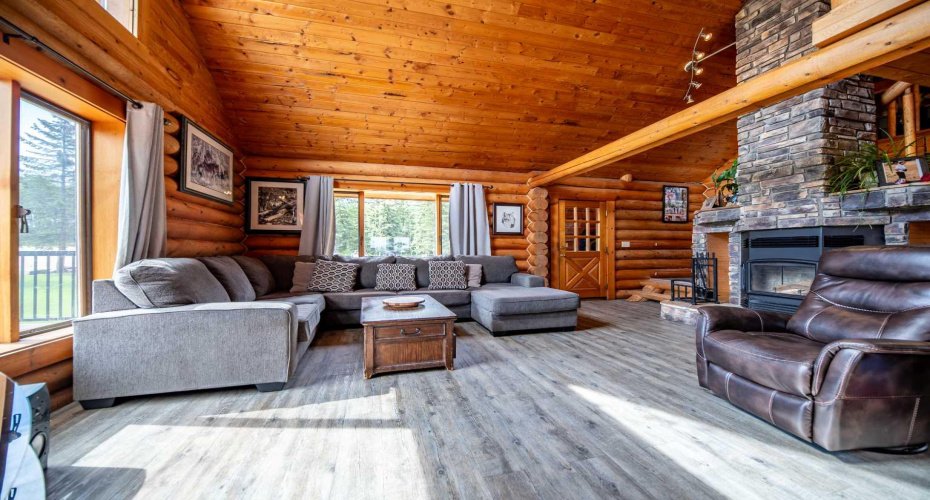 69067 HWY 40, Grovedale, Alberta T0H 1X0, 5 Bedrooms Bedrooms, ,4 BathroomsBathrooms,Residential,For Sale,HWY 40,A2250899