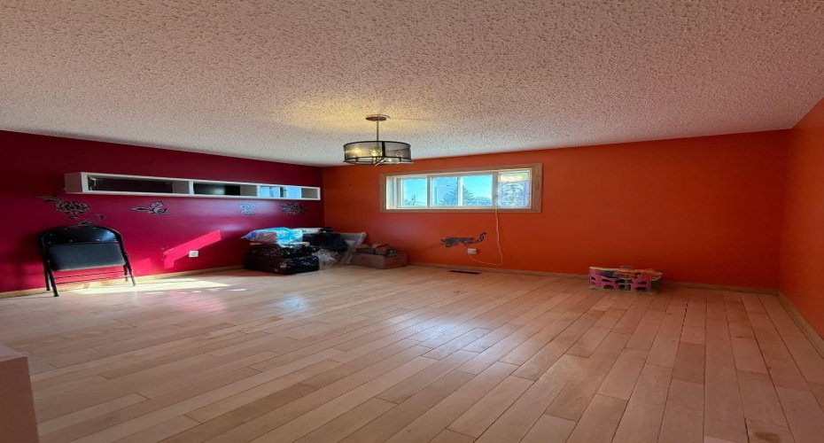 5804 48A Street, High Prairie, Alberta T0G 1E0, 5 Bedrooms Bedrooms, ,2 BathroomsBathrooms,Residential,For Sale,48A,A2250925