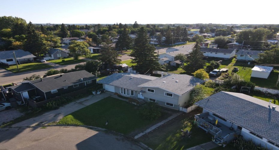 5804 48A Street, High Prairie, Alberta T0G 1E0, 5 Bedrooms Bedrooms, ,2 BathroomsBathrooms,Residential,For Sale,48A,A2250925