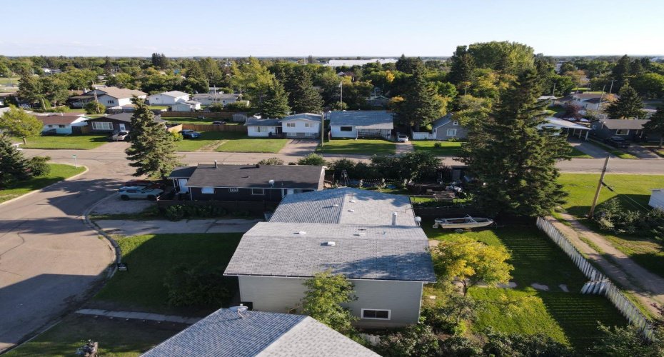 5804 48A Street, High Prairie, Alberta T0G 1E0, 5 Bedrooms Bedrooms, ,2 BathroomsBathrooms,Residential,For Sale,48A,A2250925