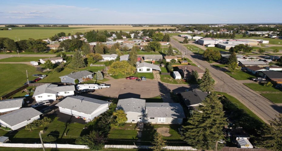 5804 48A Street, High Prairie, Alberta T0G 1E0, 5 Bedrooms Bedrooms, ,2 BathroomsBathrooms,Residential,For Sale,48A,A2250925