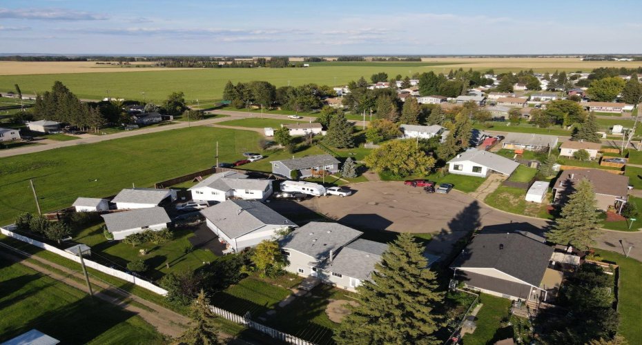 5804 48A Street, High Prairie, Alberta T0G 1E0, 5 Bedrooms Bedrooms, ,2 BathroomsBathrooms,Residential,For Sale,48A,A2250925