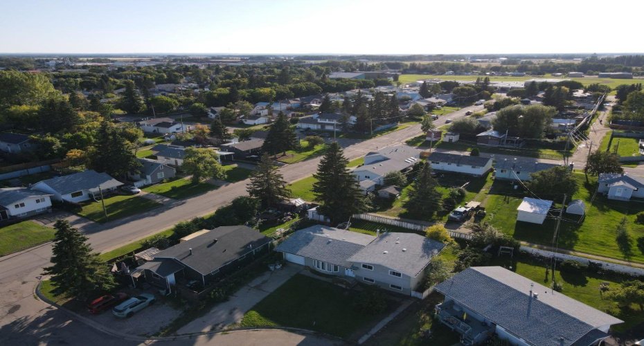 5804 48A Street, High Prairie, Alberta T0G 1E0, 5 Bedrooms Bedrooms, ,2 BathroomsBathrooms,Residential,For Sale,48A,A2250925