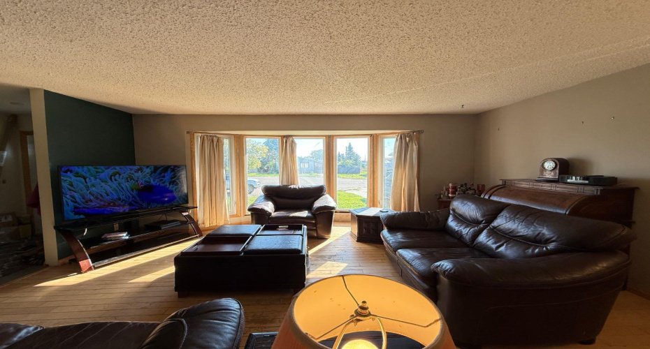 5804 48A Street, High Prairie, Alberta T0G 1E0, 5 Bedrooms Bedrooms, ,2 BathroomsBathrooms,Residential,For Sale,48A,A2250925