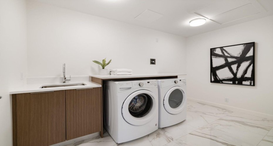 88 Waterfront Mews, Calgary, Alberta T2P 1K7, 3 Bedrooms Bedrooms, ,4 BathroomsBathrooms,Residential,For Sale,Waterfront,A2251109