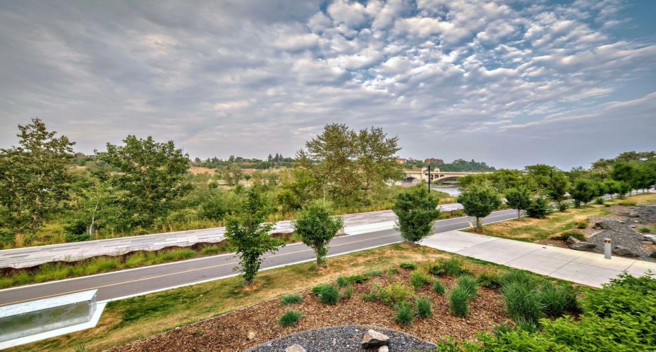 88 Waterfront Mews, Calgary, Alberta T2P 1K7, 3 Bedrooms Bedrooms, ,4 BathroomsBathrooms,Residential,For Sale,Waterfront,A2251109