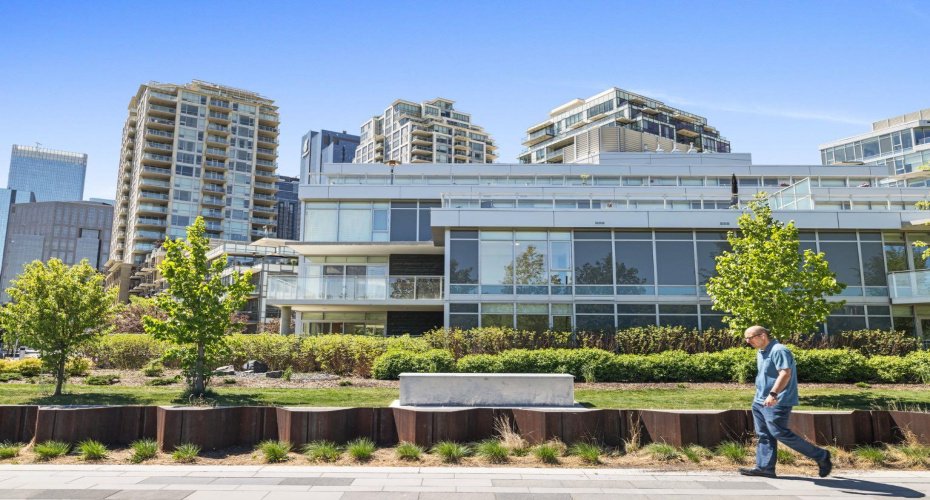 88 Waterfront Mews, Calgary, Alberta T2P 1K7, 3 Bedrooms Bedrooms, ,4 BathroomsBathrooms,Residential,For Sale,Waterfront,A2251109