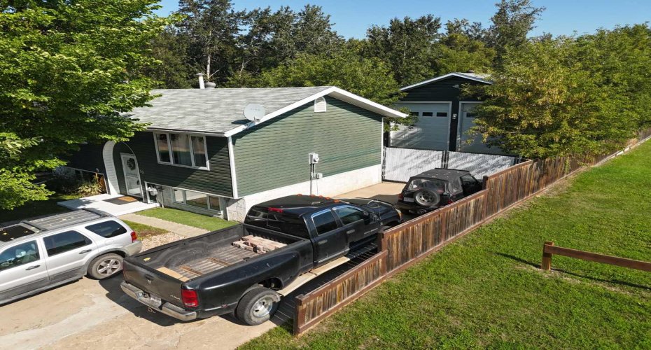 53 Fitzsimmons Avenue, Fort McMurray, Alberta T9H 1Z3, 4 Bedrooms Bedrooms, ,2 BathroomsBathrooms,Residential,For Sale,Fitzsimmons,A2251485