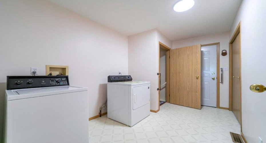 5406 62 Street, Camrose, Alberta T4V 4H3, 5 Bedrooms Bedrooms, ,3 BathroomsBathrooms,Residential,For Sale,62,A2251836