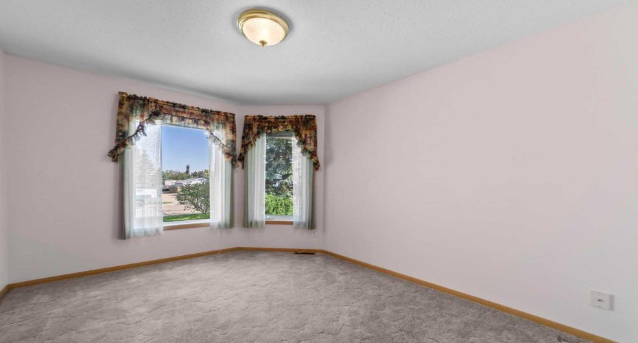 5406 62 Street, Camrose, Alberta T4V 4H3, 5 Bedrooms Bedrooms, ,3 BathroomsBathrooms,Residential,For Sale,62,A2251836